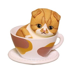 生活用品超級市場-日本直送-貓公仔擺設-茶杯裡的呆萌淺啡虎紋貓-1枚入-貓咪精品-寵物用品速遞